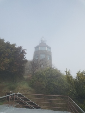 mt. diablo visitors center in mist